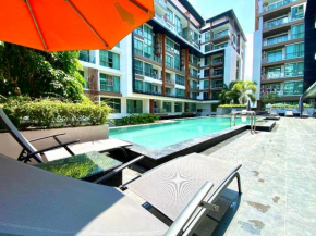 Spacious 3 Bedroom The Urban Condo